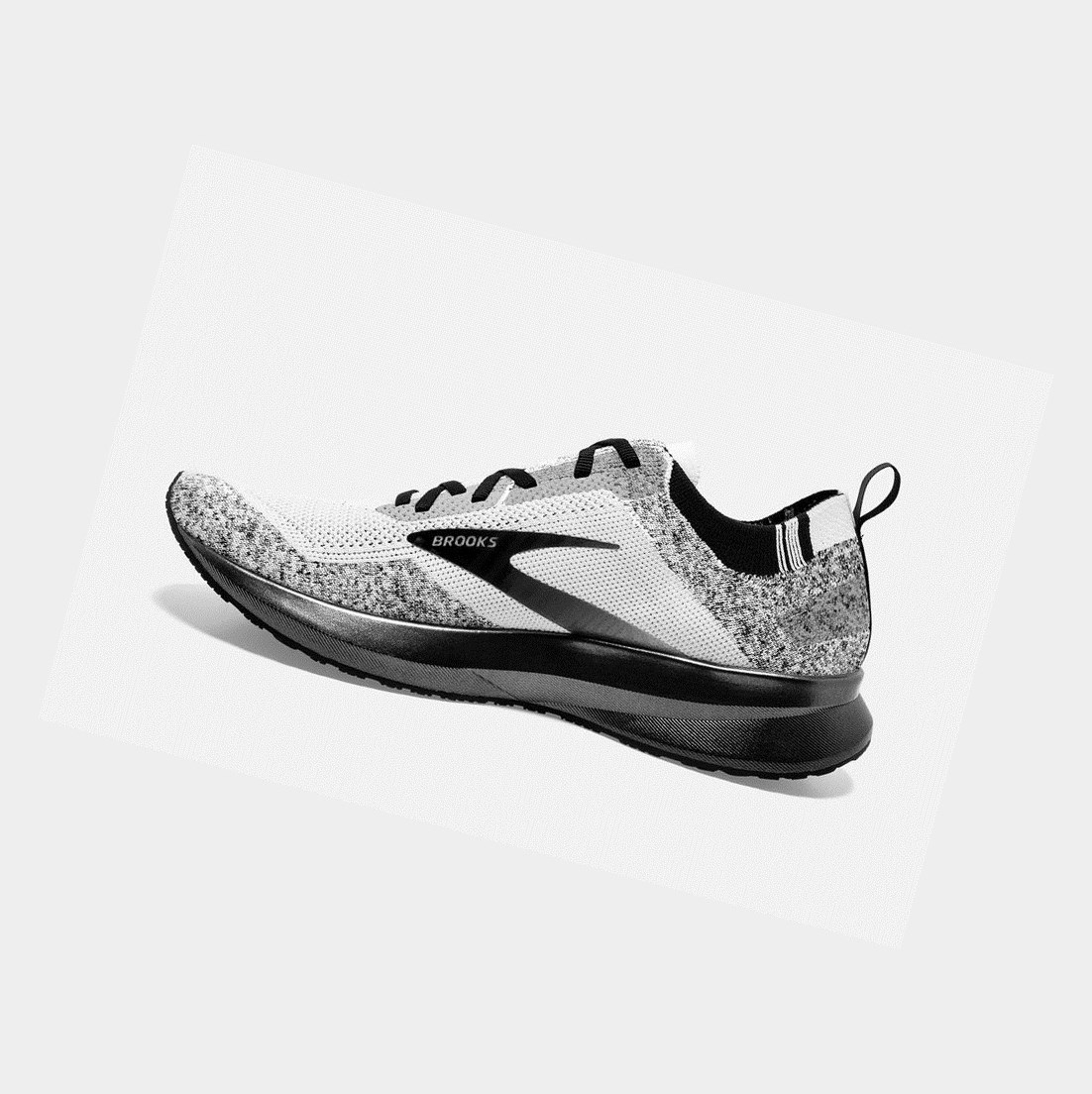 Scarpe Running Strada Uomo Brooks Levitate 4 Bianche Nere | JPVTAI-397